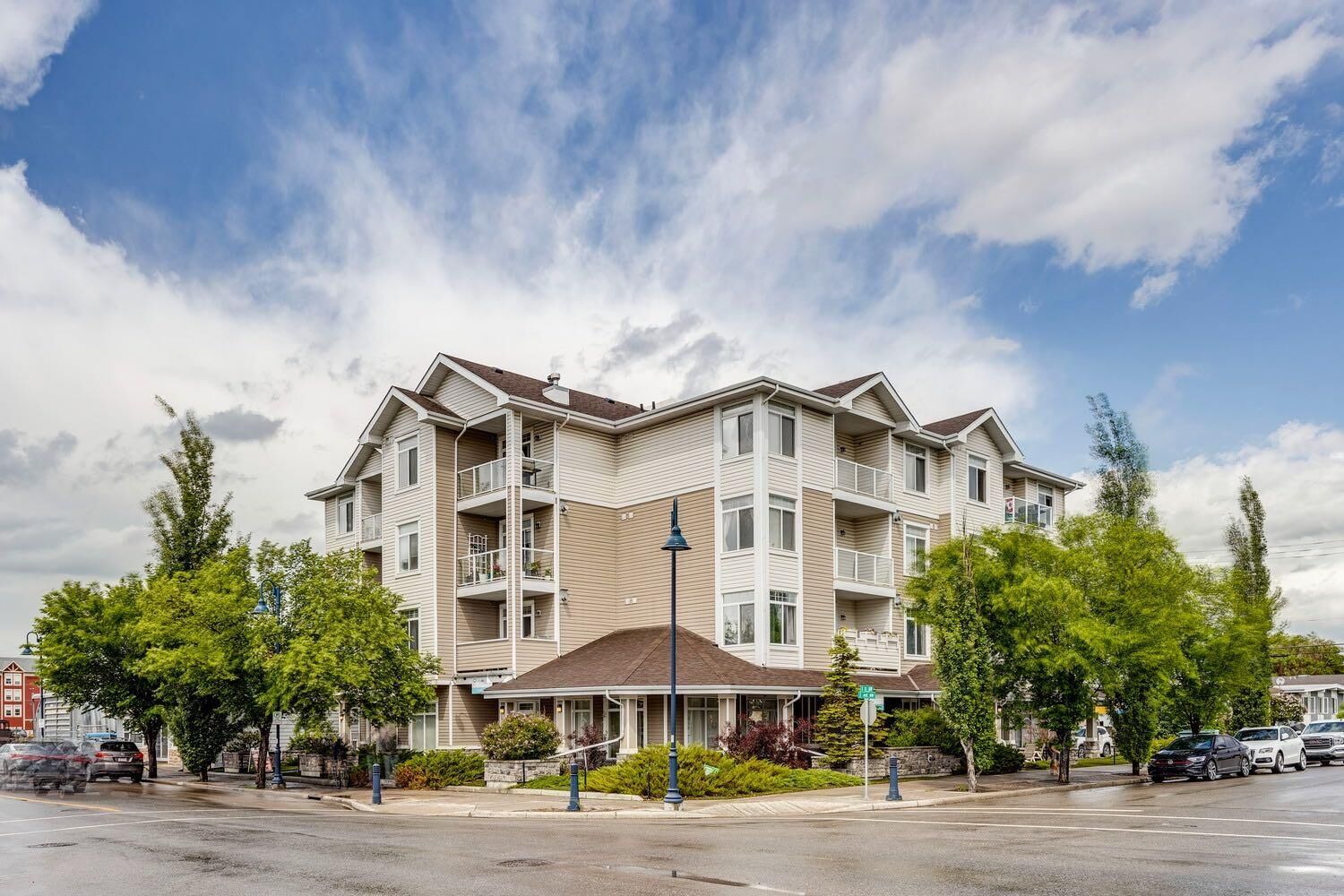 Property Photo:  132 1 Avenue NW 406  AB T4B 3H4 
