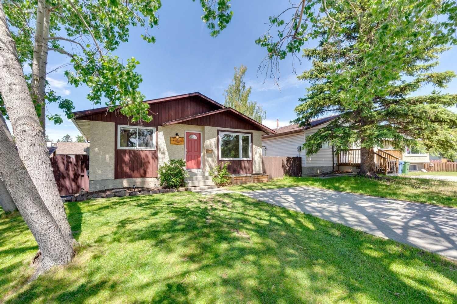 Property Photo: 727 Ranchview Circle NW AB T3G 1A9