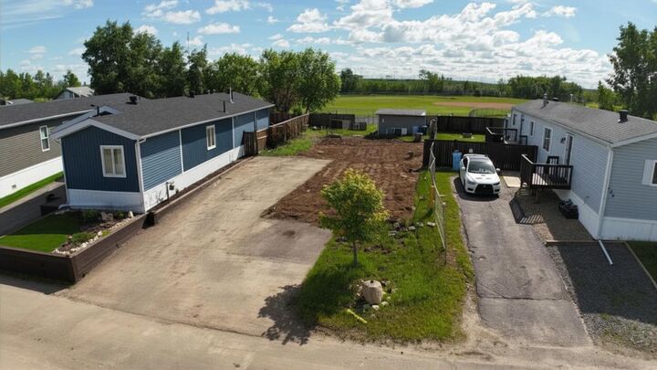 Property Photo:  252 Gregoire Crescent  AB T9H 2L4 