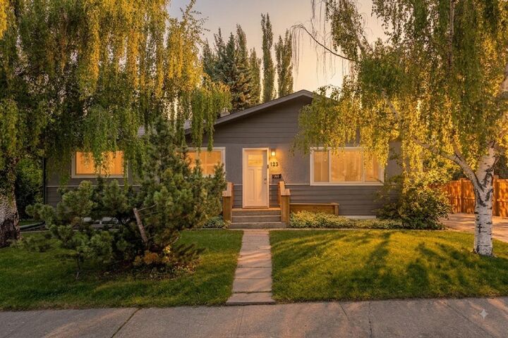 723 75 Avenue SW — photo 1