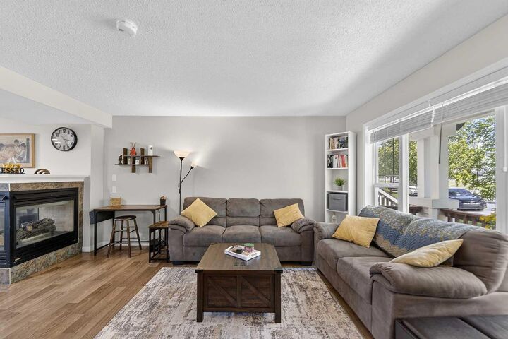 Property Photo:  121 Prestwick Park SE  AB T2Z 3L6 