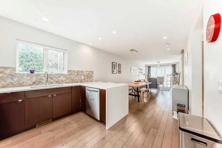 Property Photo:  67 30 Avenue SW  AB T2S 2Y4 