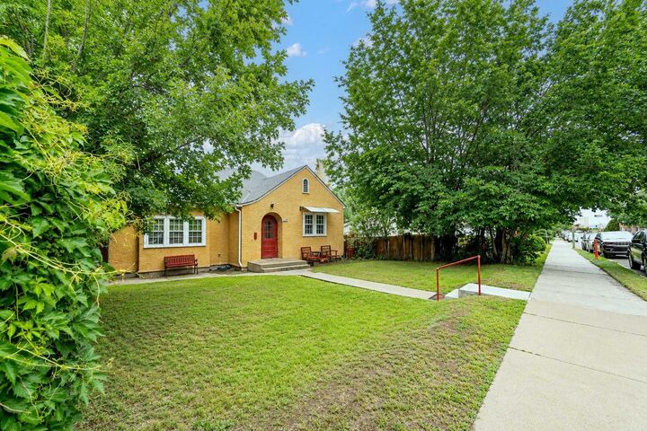 Property Photo:  260 2 Street SE  AB T1A 0B9 