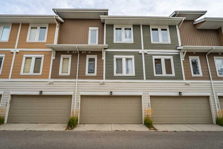 Property Photo:  37 Auburn Bay Link SE  AB T3M 0Y5 