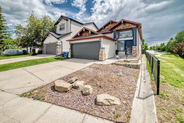 Property Photo:  91 Panamount Gardens NW  AB T3K 5V5 