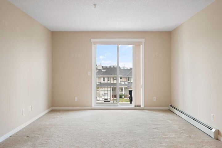 Property Photo: 31 Country Village Manor NE 4314 AB T3K 0T3