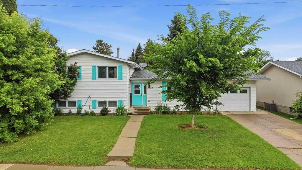 Property Photo:  5632 48 Avenue  AB T4L 1M7 