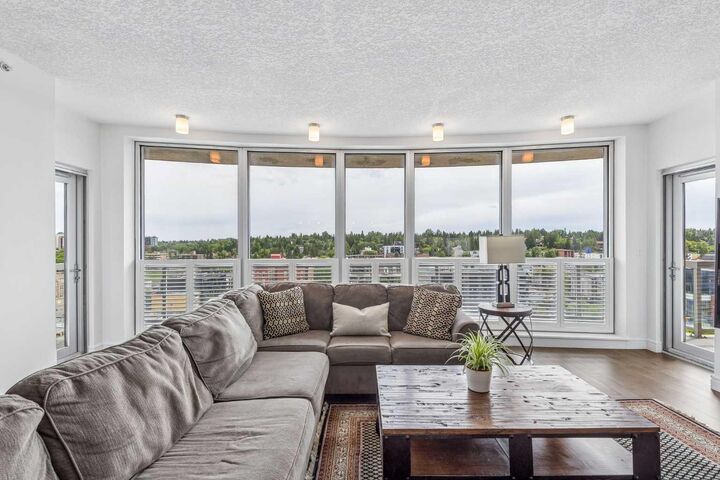 Property Photo: 817 15 Avenue SW 1103 AB T2R 0H8