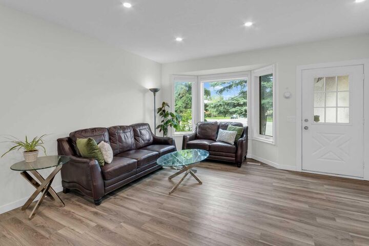 Property Photo:  203 Edgepark Boulevard NW  AB T3A 4E4 