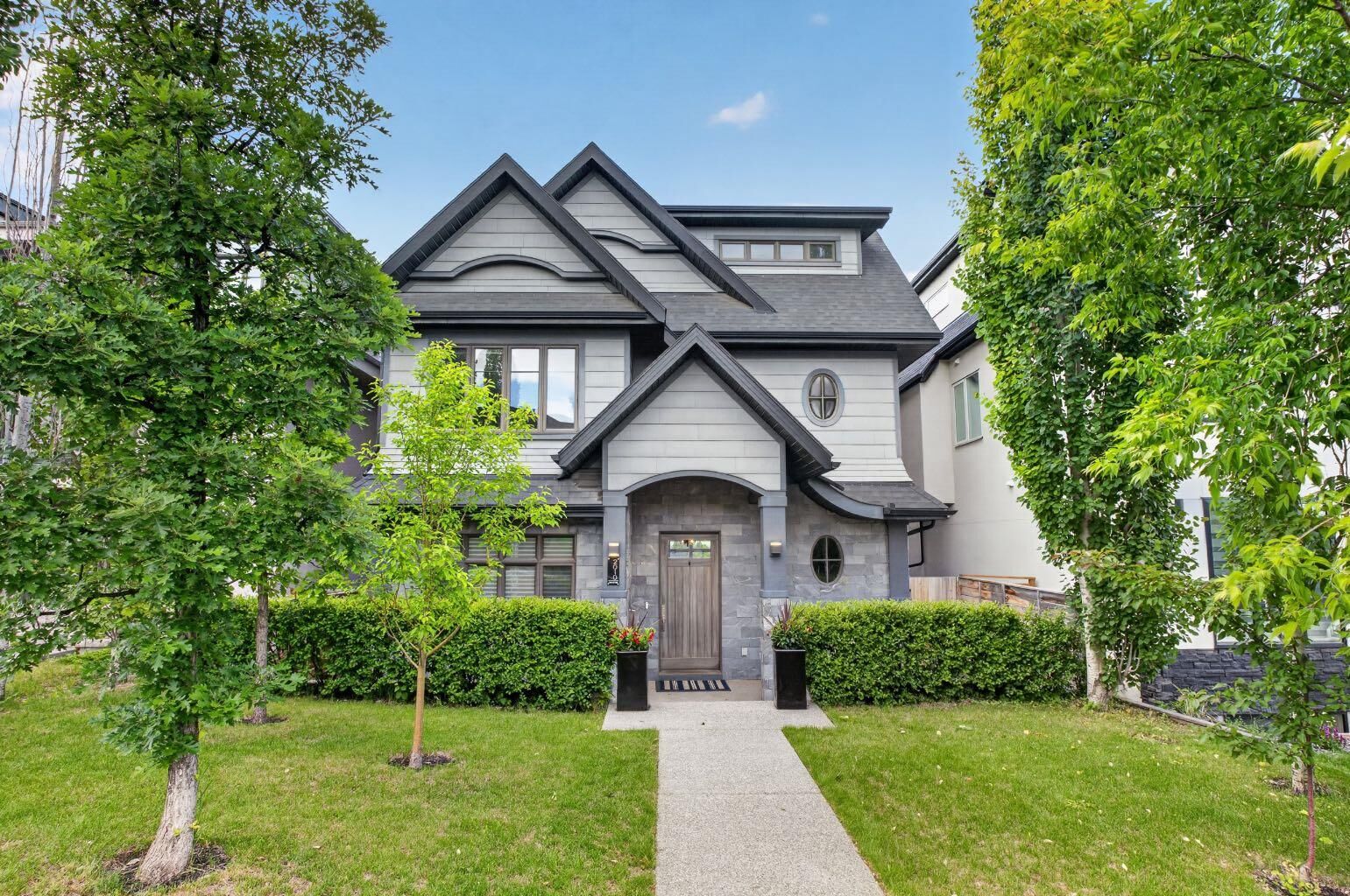 Property Photo: 2010 29 Avenue SW AB T2T 1N3