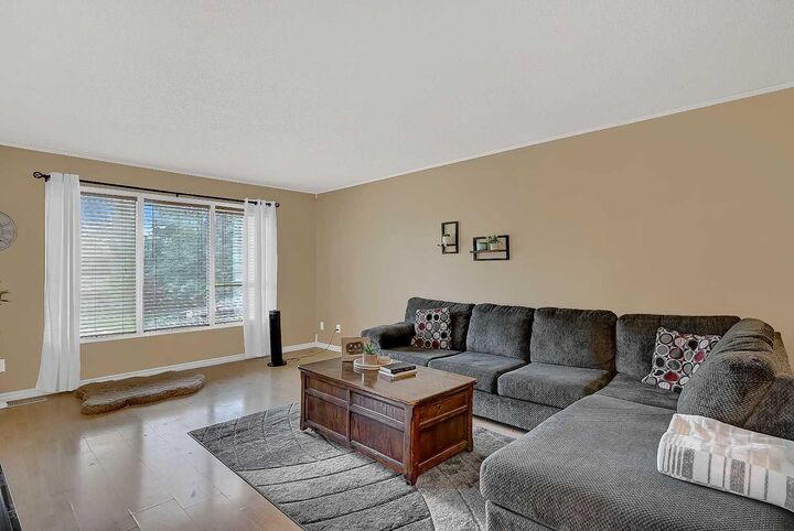 Property Photo: 9904 71A Avenue AB T8V 5T9