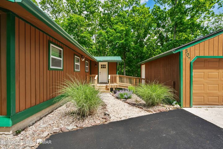 Property Photo:  307 Timber Hill Road  PA 18332 