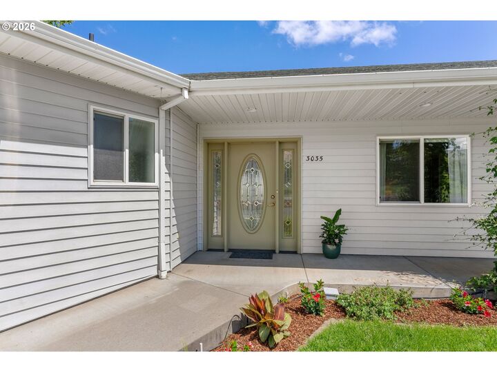 Property Photo:  3035 E 12th St  OR 97058 