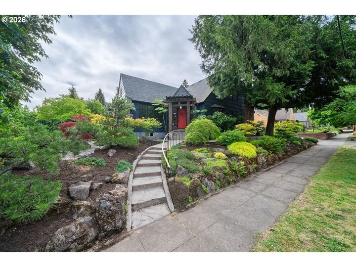 Property Photo:  2706 NE Ainsworth St  OR 97211 