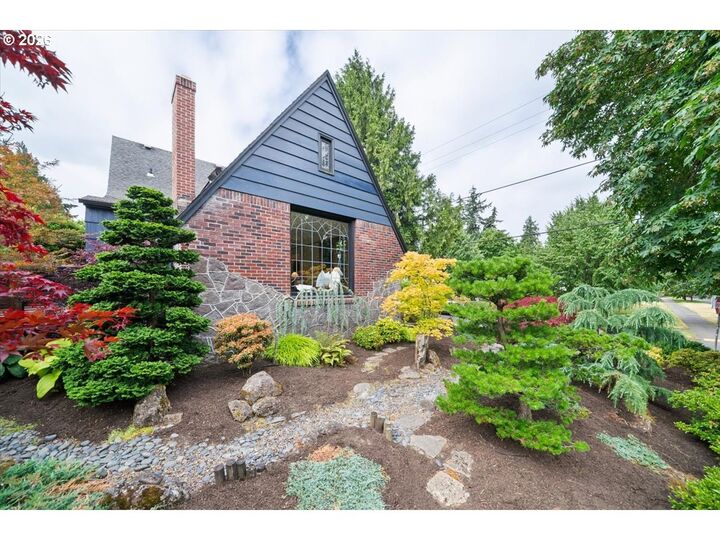 Property Photo: 2706 NE Ainsworth St OR 97211