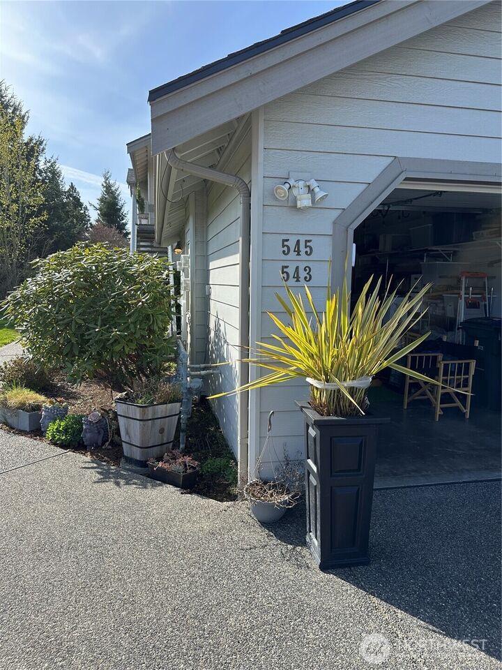 Property Photo: 545 W Kellogg Road WA 98226