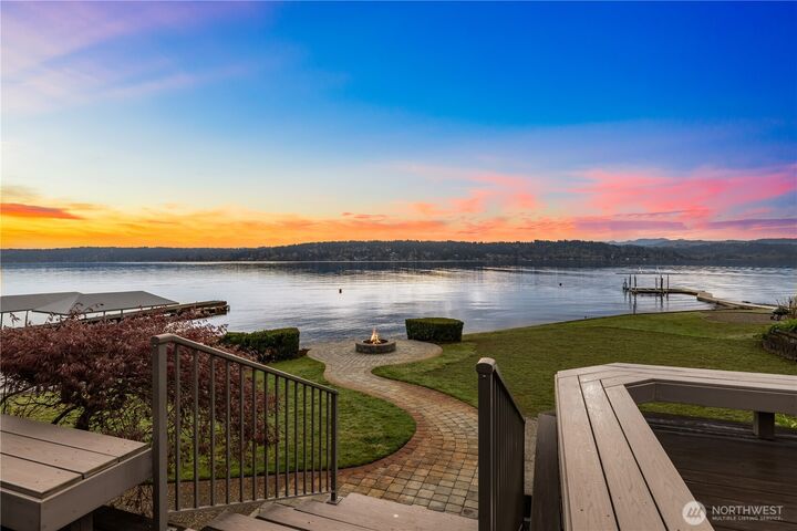 Property Photo: 3418 W Lake Sammamish Parkway SE WA 98008