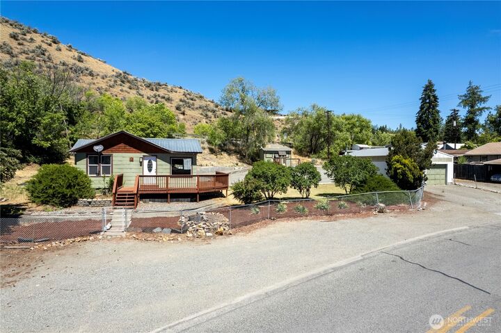 Property Photo: 410 W Bartlett Street WA 98841