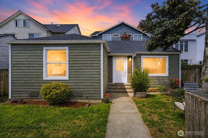 Property Photo:  3637  22nd Avenue W  WA 98199 