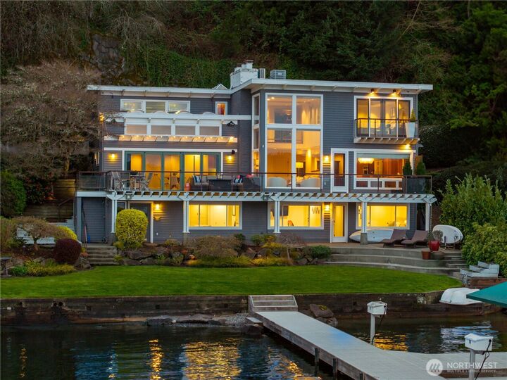 Property Photo: 842 W Lake Sammamish Parkway SE WA 98008