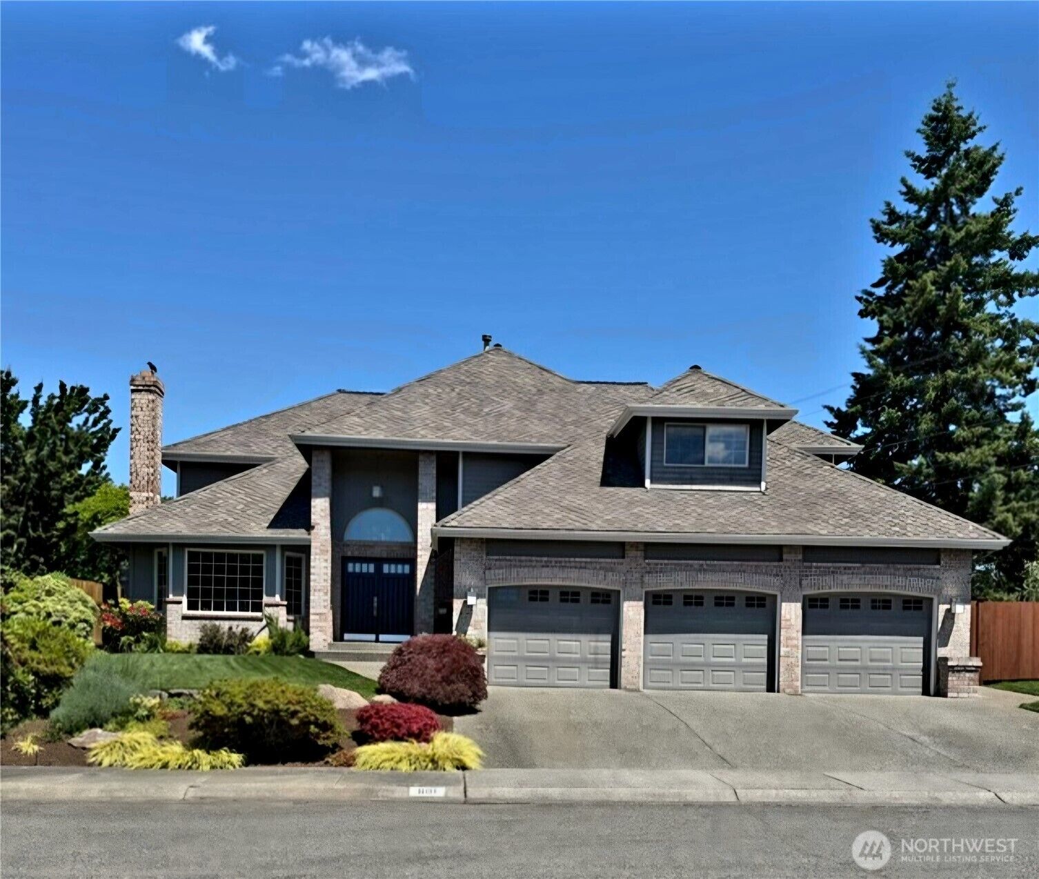 Property Photo:  601  152nd Place SW  WA 98087 