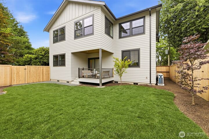 Property Photo:  315 SE Andrews Street  WA 98027 