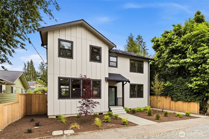 Property Photo:  315 SE Andrews Street  WA 98027 