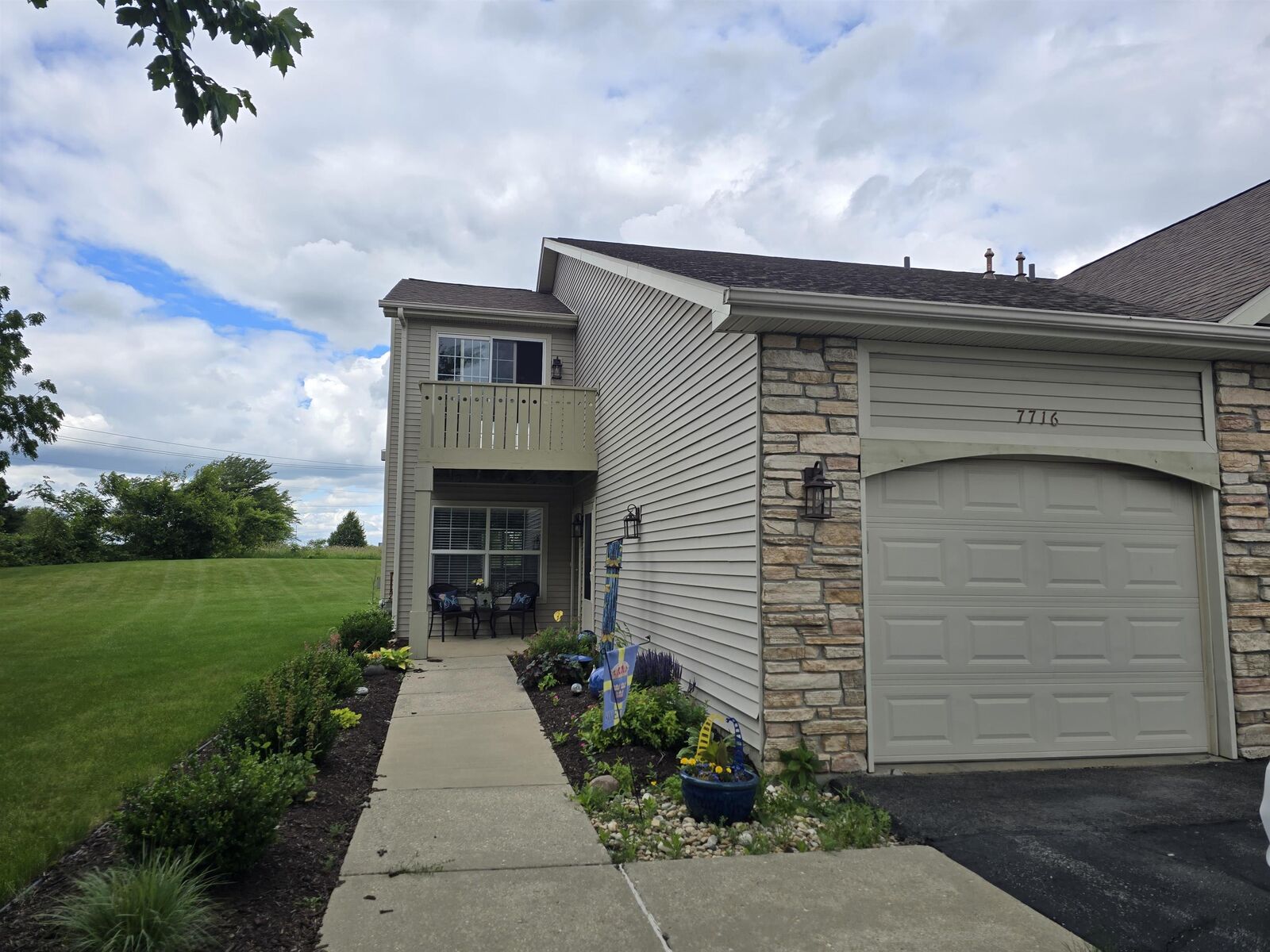 Property Photo:  7716 Creek Bend  IL 61114 