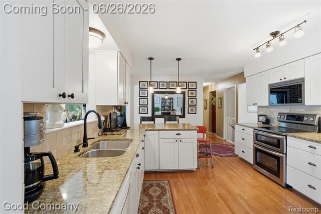 Property Photo: 38630 Meeting House Lane MI 48154