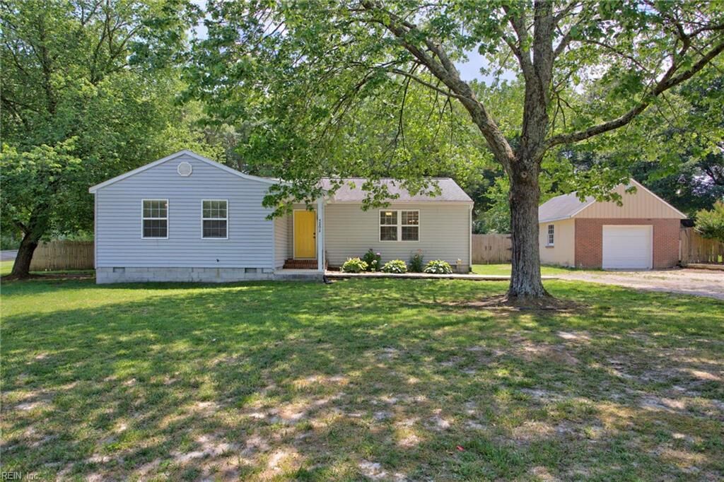 Property Photo: 7202 Hopkins Cir VA 23061