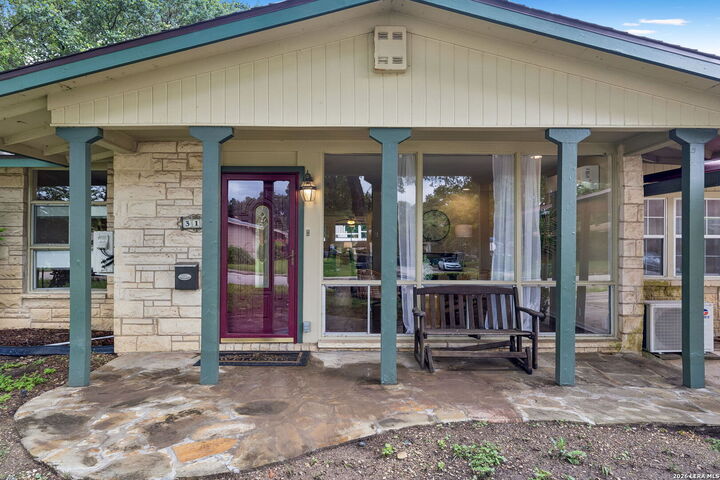 Property Photo: 311 Waring Dr TX 78216
