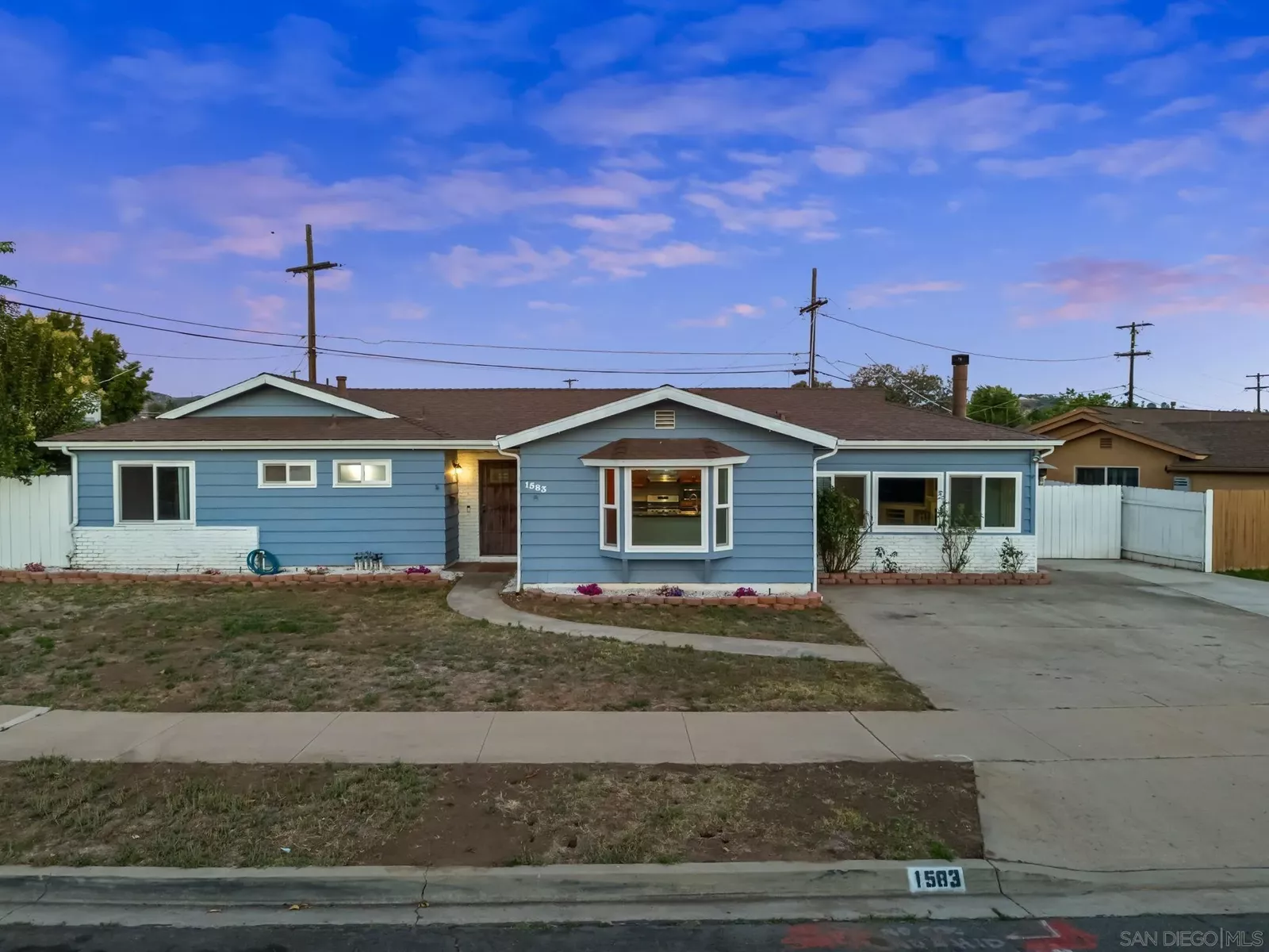 Property Photo: 1583 Jade Ave CA 92019