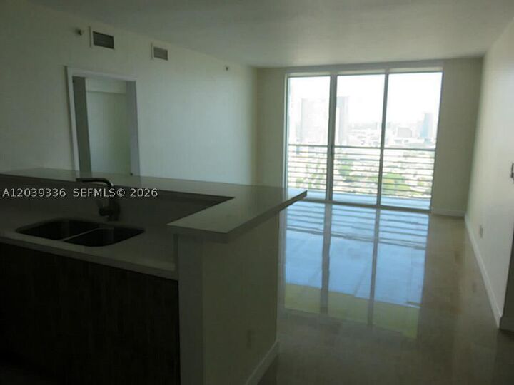 Property Photo: 325 S Biscayne Blvd 4122 FL 33131
