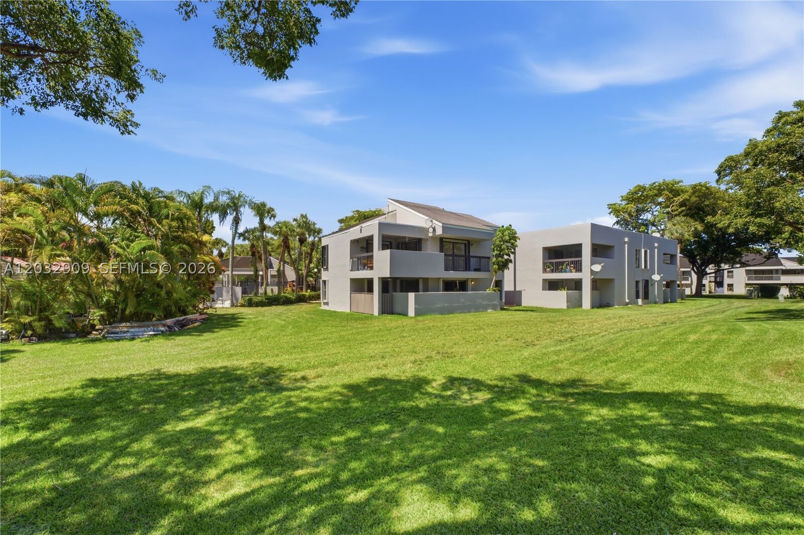 Property Photo: 13280 SW 88th Ln 103B FL 33186