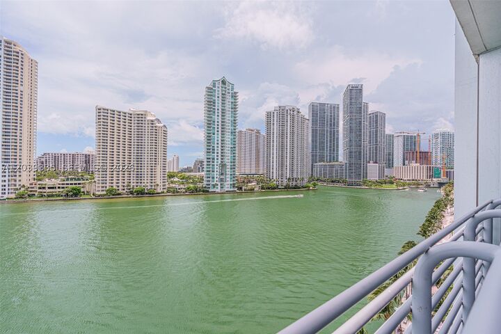 Property Photo:  335 S Biscayne Blvd 1009  FL 33131 