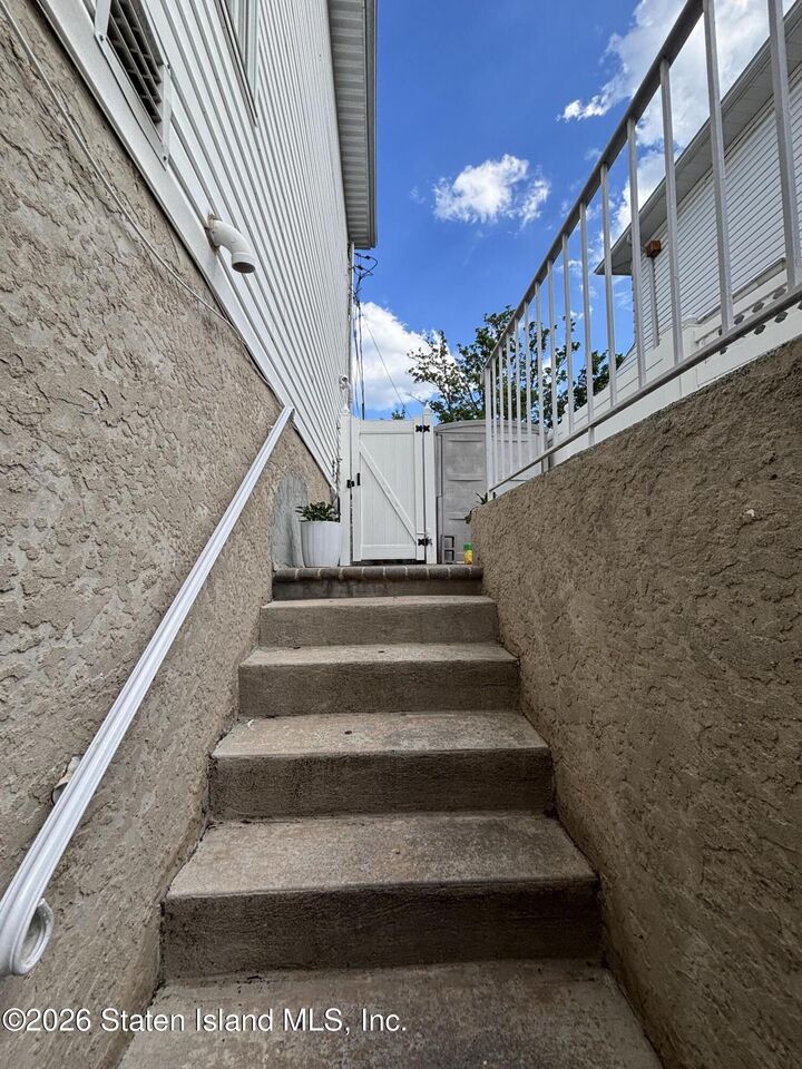 Property Photo:  37 Ramona Avenue 2  NY 10312 