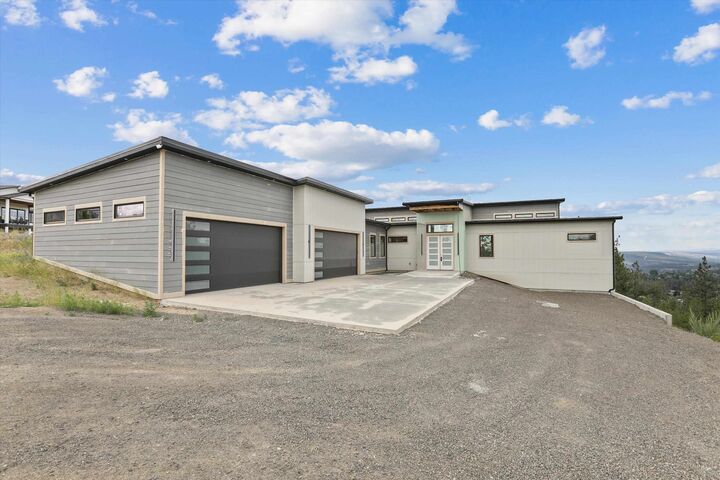 Property Photo: 8905 N Rustle Rd WA 99208