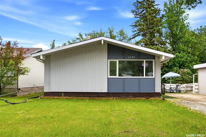 Property Photo:  2949 Grant Road  SK S4S 5G6 