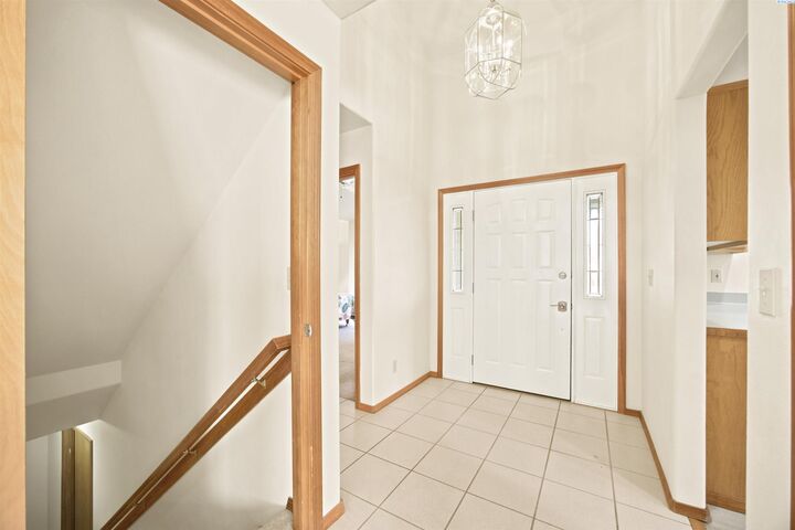 Property Photo:  119 Bebb Ct  WA 99352 
