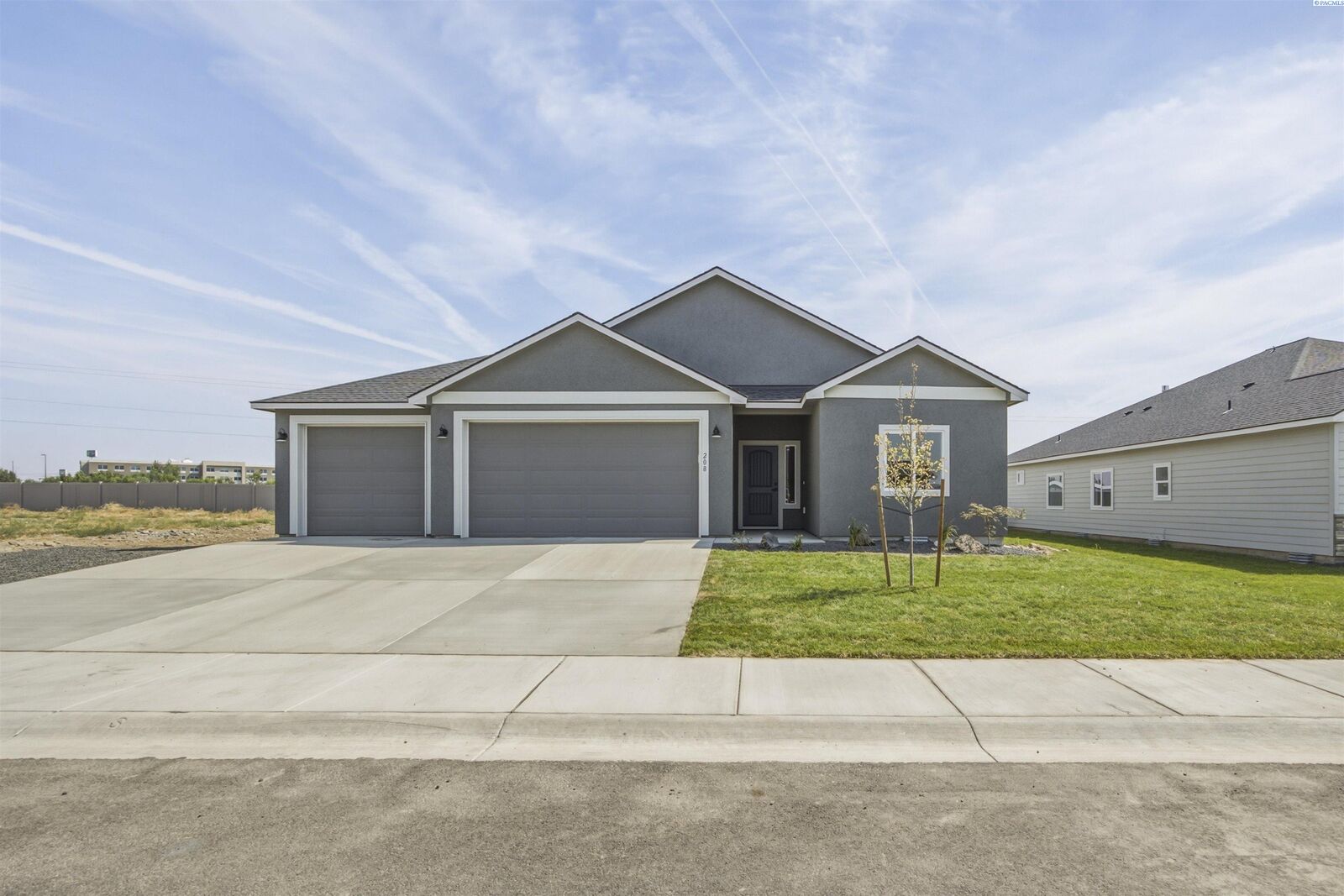 Property Photo: 208 Scott Rd WA 99350