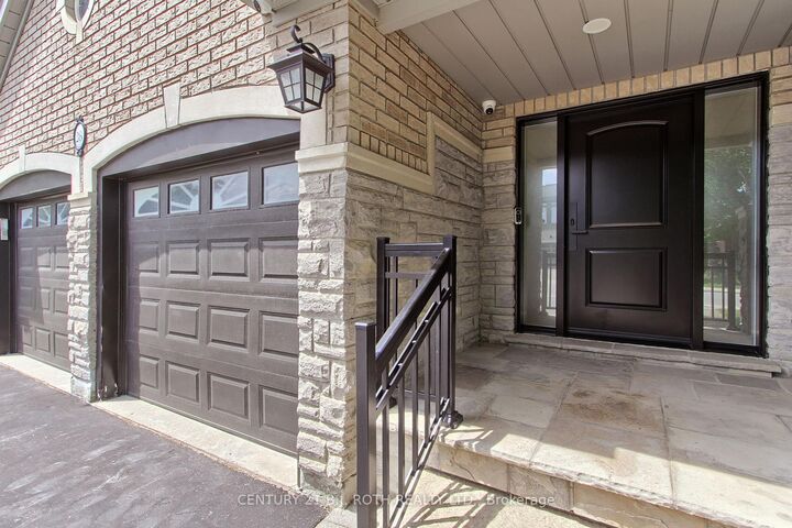 Property Photo:  28 Poplar Drive  ON L4E 2Y4 