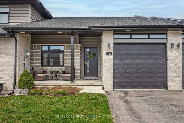 Photo de la propriété:  100 Rowe Avenue  ON N0M 1S1 