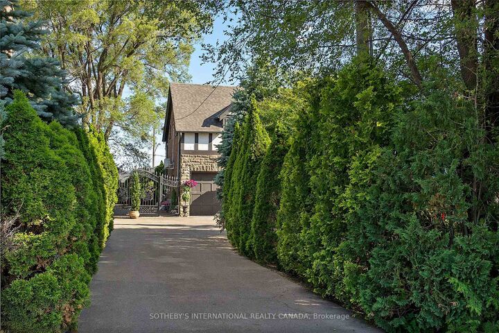 Property Photo:  4009 Bloor Street W  ON M9B 1M4 