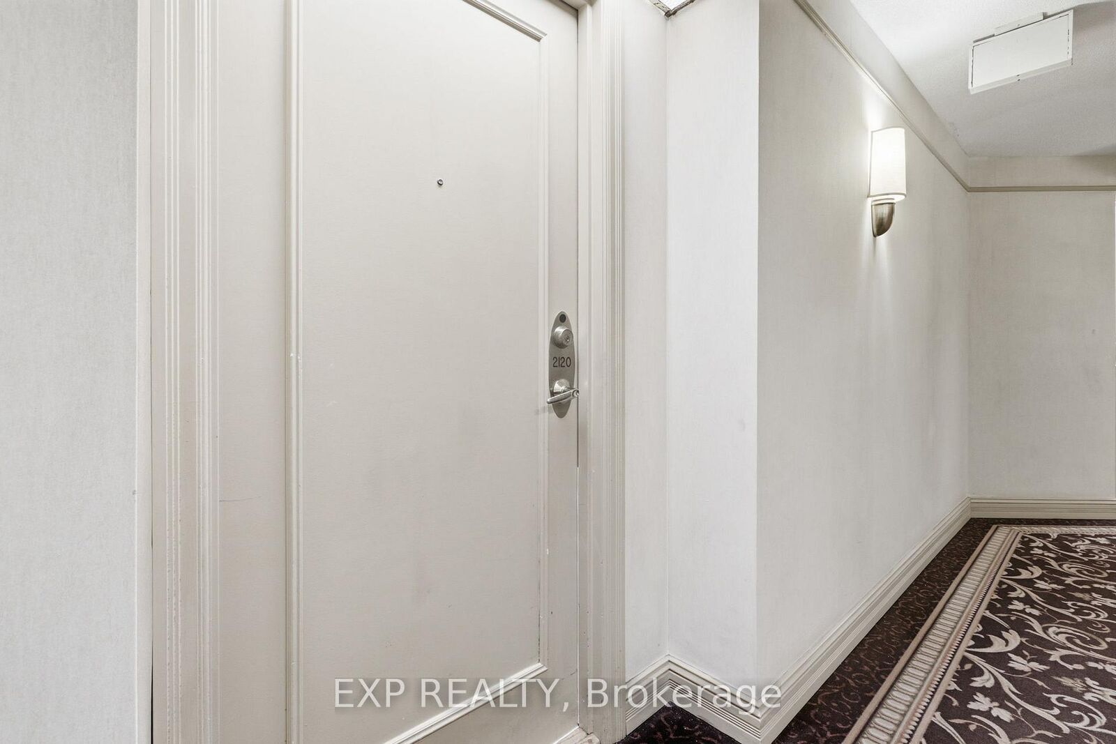 Property Photo: 25 Kingsbridge Garden Circle 2120 ON L5R 4B1