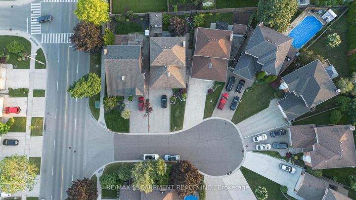 Property Photo: 11 Gabriele Court ON L8G 5C4