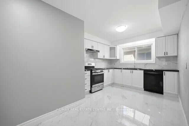 Property Photo: 53 Farmhill Court ON M1B 2M1