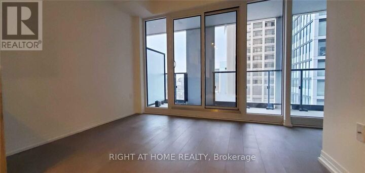 Property Photo: 251 Jarvis Street 818 ON M5B 0C3