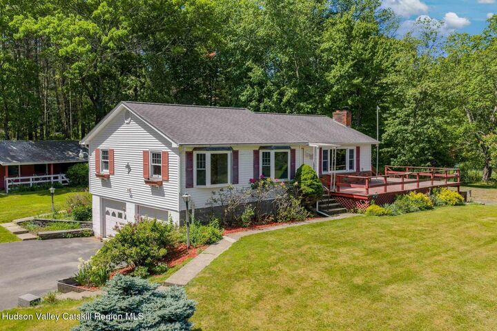 Property Photo:  94 Chestnut Hill  NY 12498 