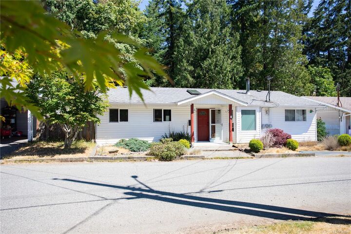 Property Photo: 4604 Hammond Bay Rd #7 BC V9T 5B1