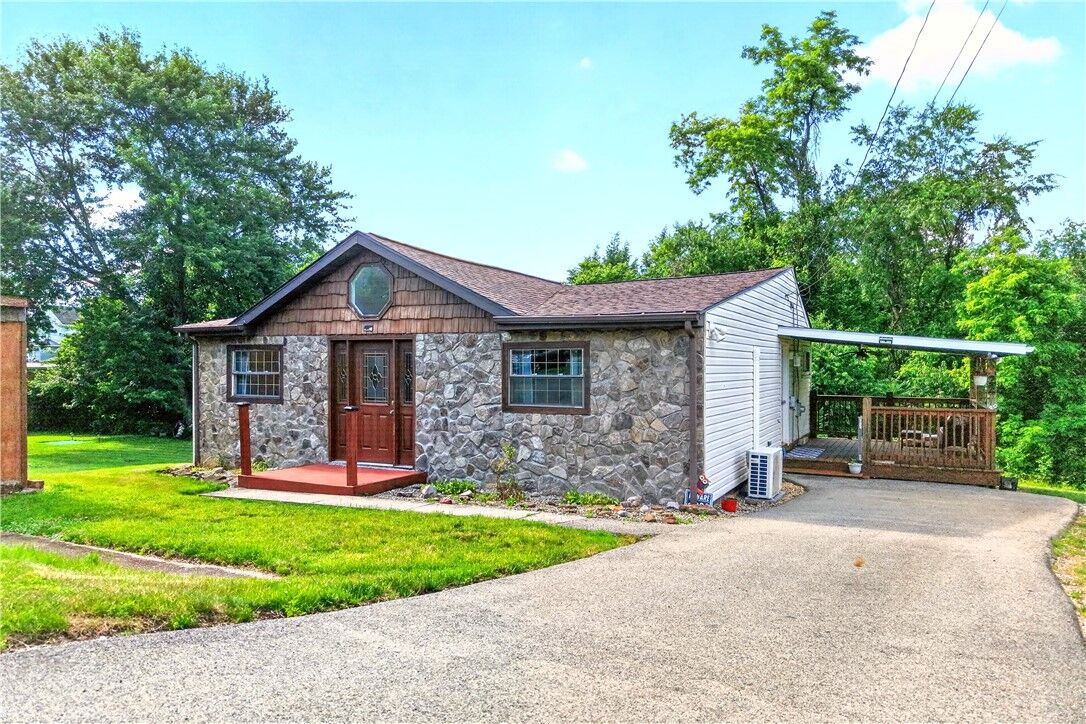 Property Photo:  22 Pearl Aly  PA 15063 